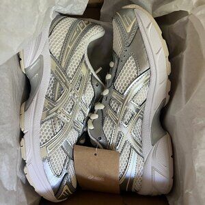 ASICS GEL 1130  Silver and Cream NWT